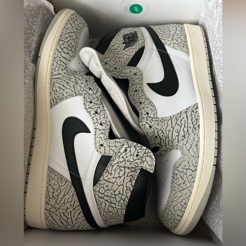 Air Jordan 1  Retro High  OG with Elephant Print